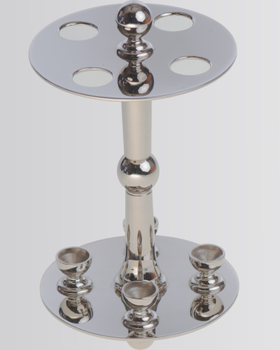 Freestanding toothbrush holder